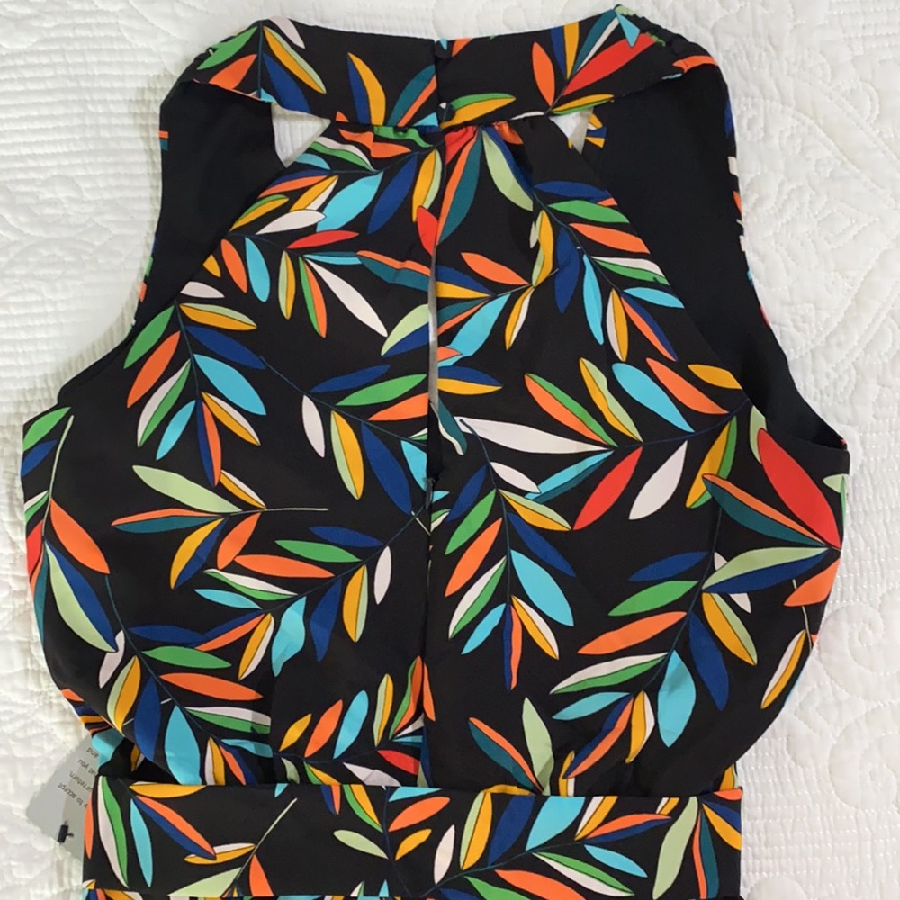 Maggy London Leaf Print V Neck Cropped Jumpsuit 2 - Picture 8 of 9